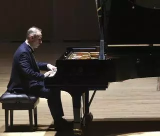 Trpčeski rinde al Auditorio Príncipe Felipe con su técnica pianística
