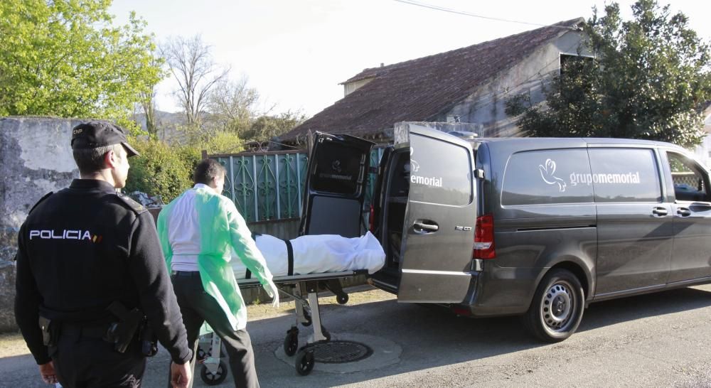 Hallado muerto entre basura en su casa de Vigo