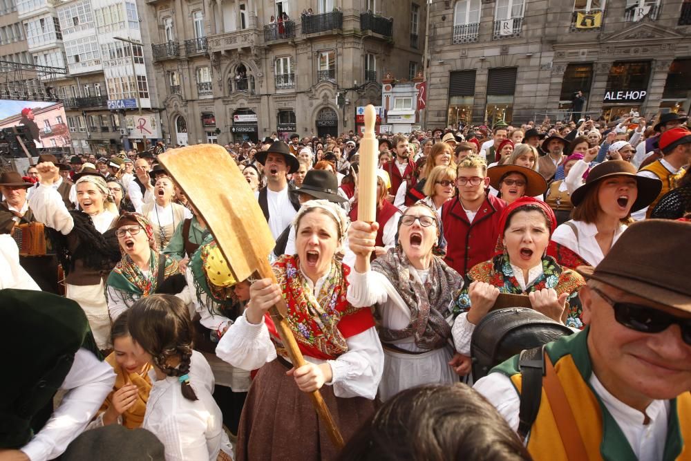 La representación de la expulsión de las tropas invasoras francesas congrega en el casco histórico a miles de personas para disfrutar del broche de oro a un fin de semana de fiesta.