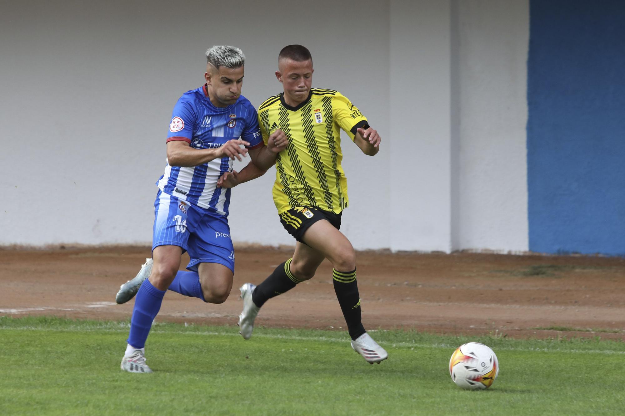 Las imágenes del partido del Oviedo contra el Avilés