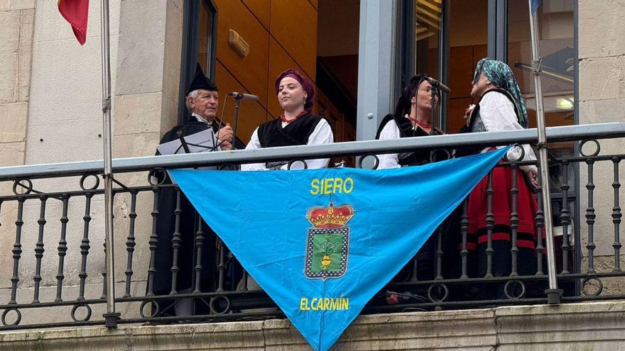 El Ventolín inaugura el Carmín de la Pola con una defensa de la &quot;identidad y autenticidad&quot; de la fiesta
