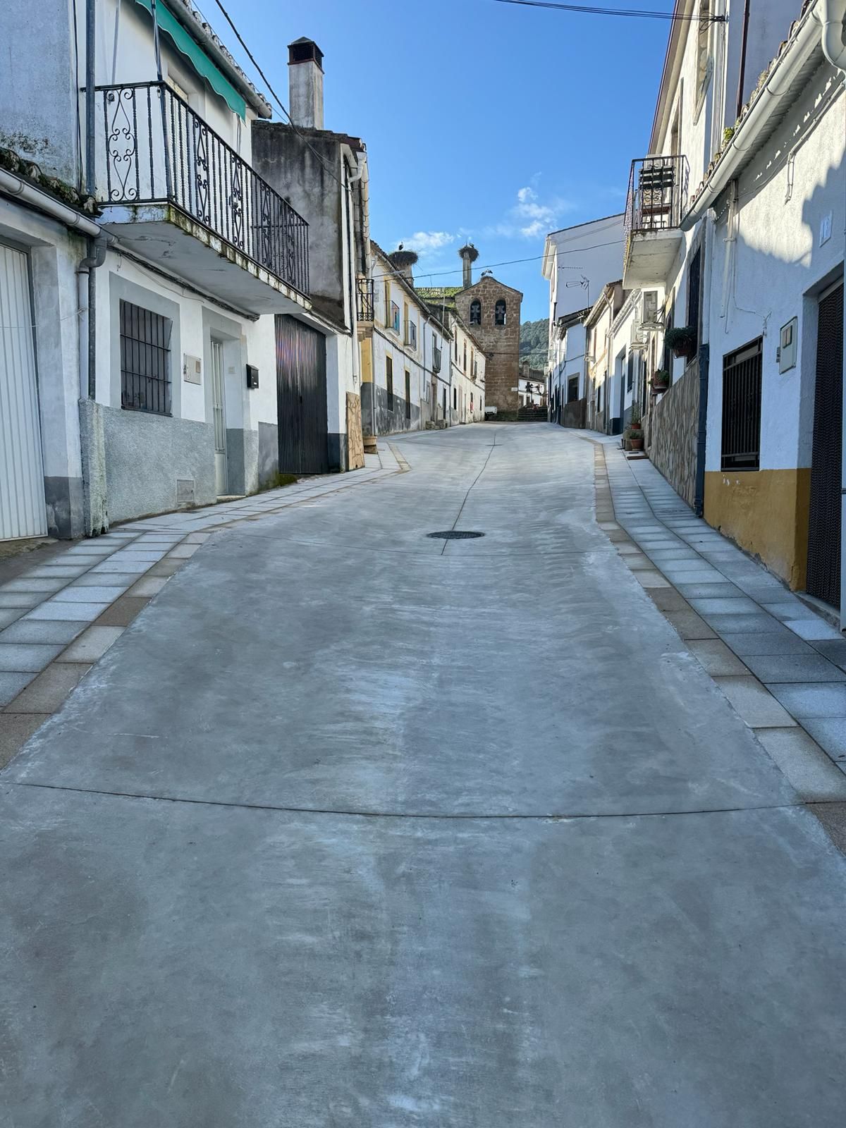 Obras en la calle Real de Pedroso de Acim