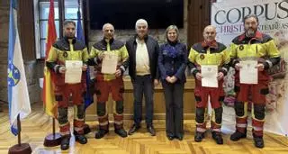 Interior distingue a cuatro bomberos de Ponteareas