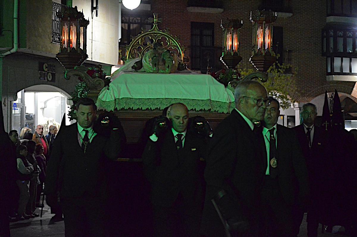 La Procesión del Santo Entierro de Benavente, en imágenes
