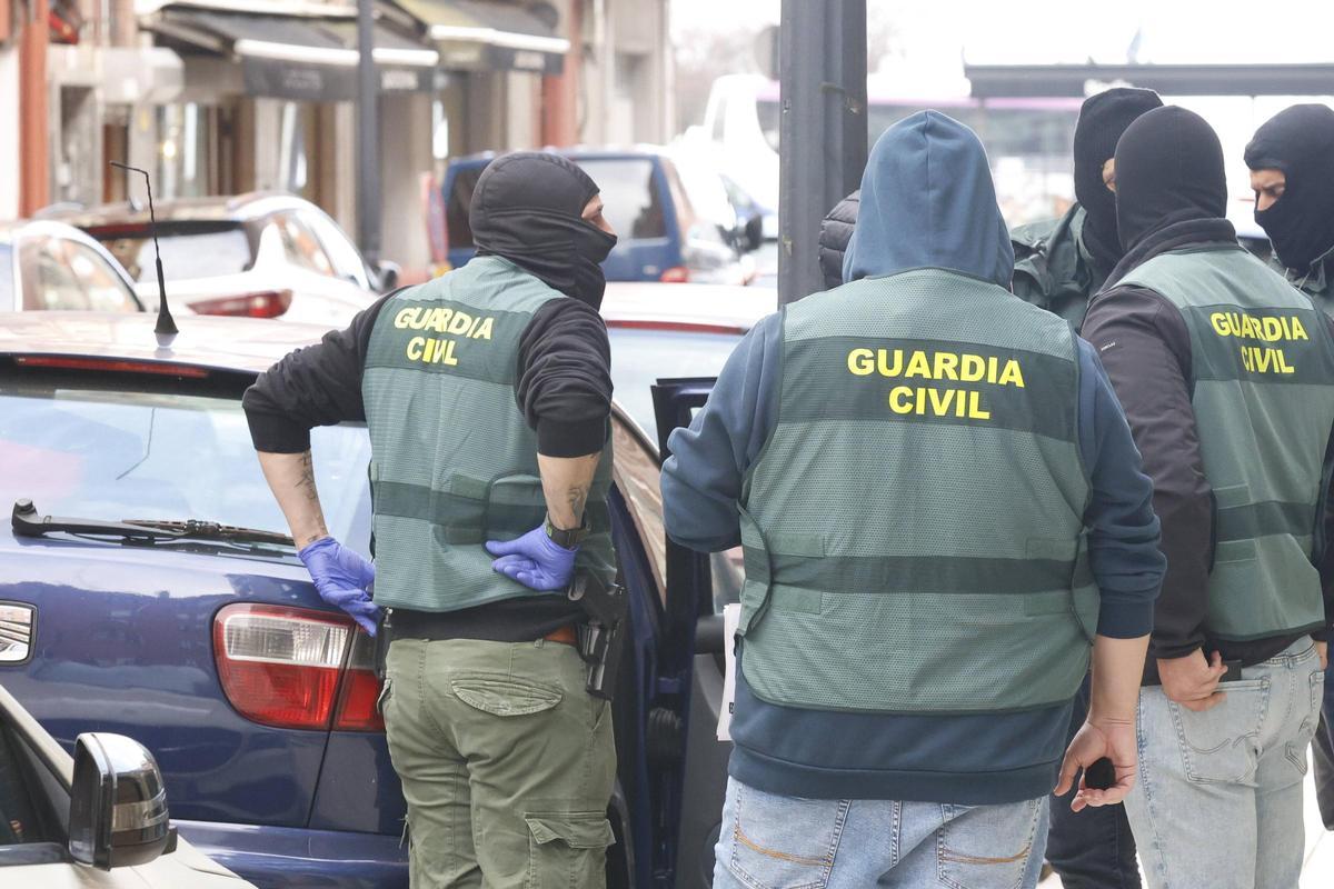 El operativo en Gijón para detener a los autores del asesinato a tiros de Emiliano "el panameño", en imágenes El operativo en Gijón para detener a los autores del asesinato a tiros de Emiliano "el panameño", en imágenes