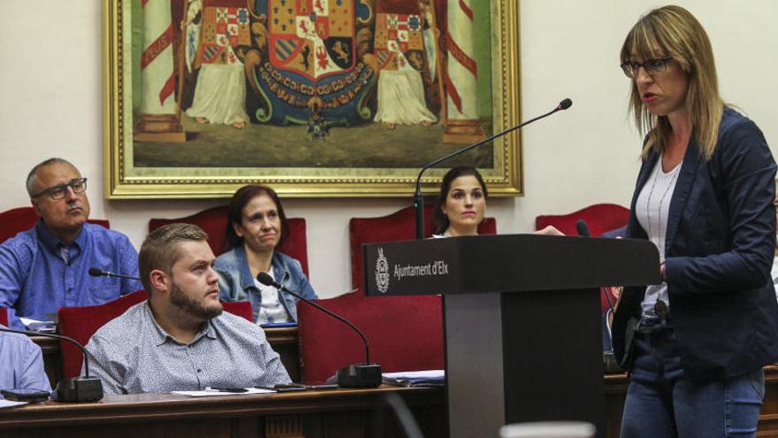 La edil de Hacienda, en un pleno de Elche