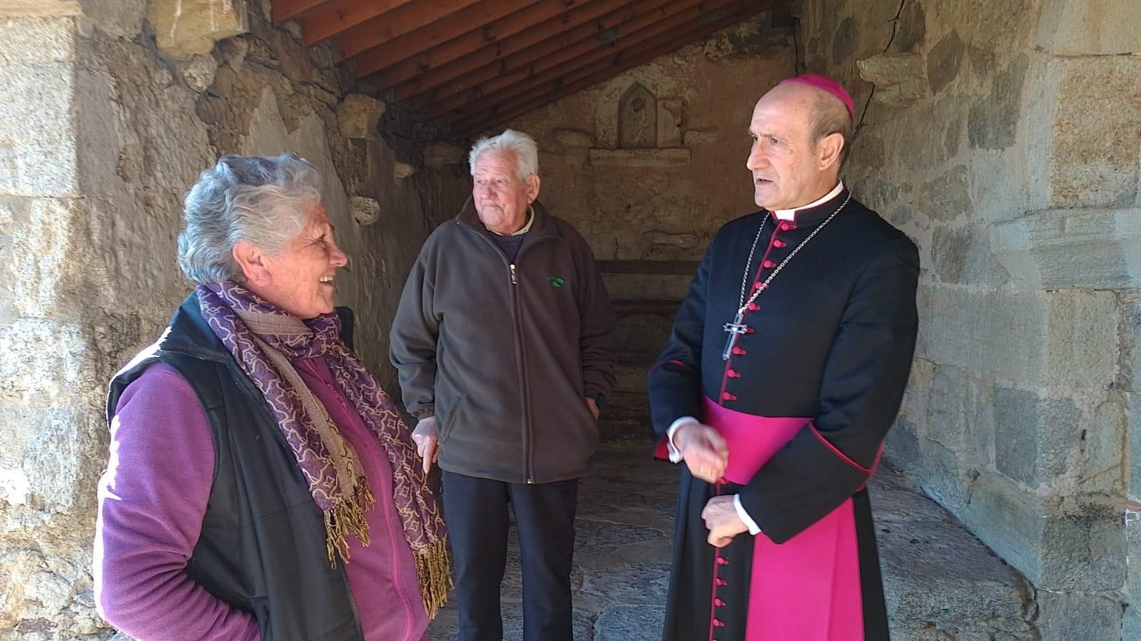 GALERÍA | El Obispo de Astorga, de ruta por Sanabria