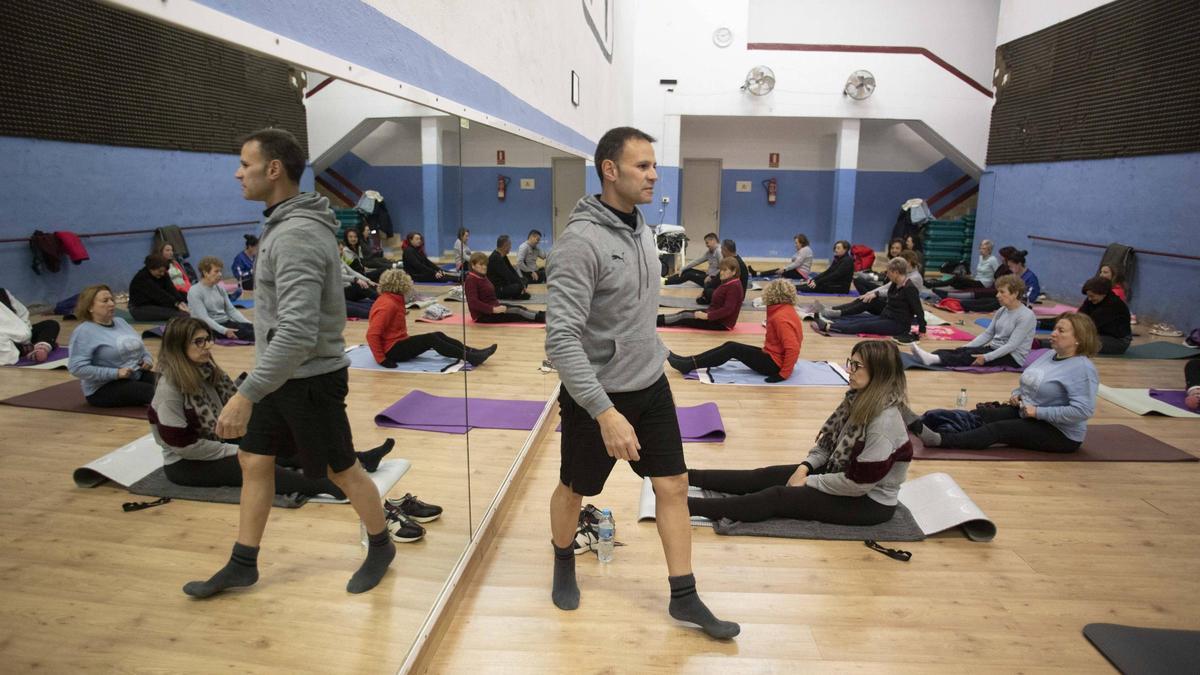 Taller de yoga en Algemesí para trabajar la gestión emocional tras la dana, en una imagen de archivo.