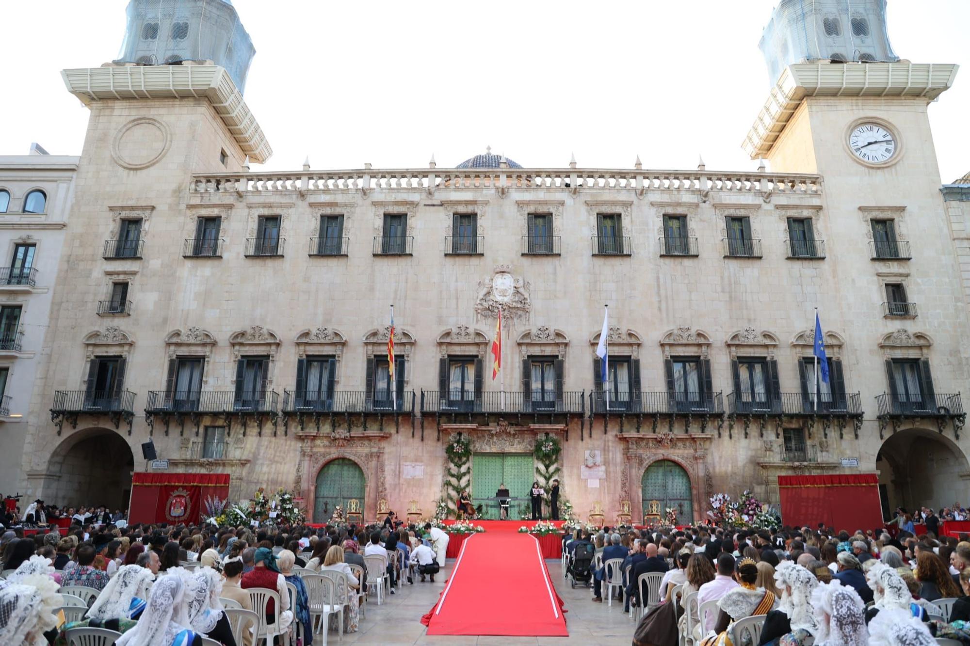 Las Hogueras de Alicante ya tienen proclamadas a la Bellea del Foc y a sus damas de honor