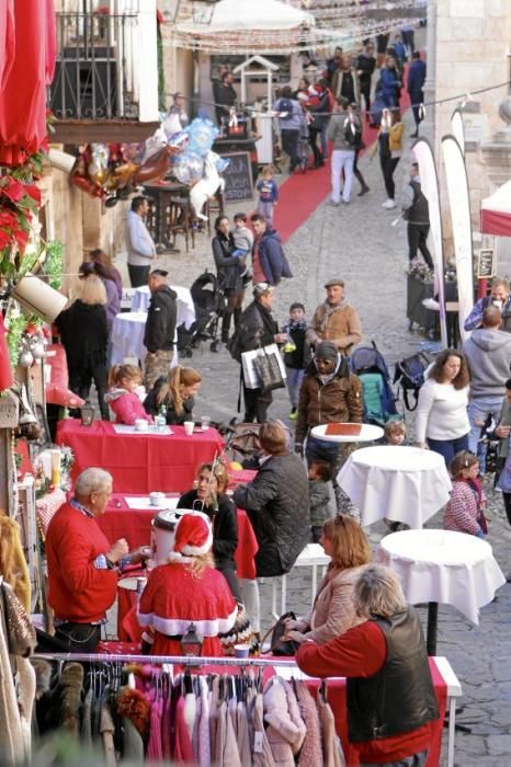 Auf dem traditionellen Markt im Pueblo Español (1. bis 10. 12.) geht es diesmal ausgesprochen musikalisch zu. Täglich sorgen Musikgruppen in dem Miniaturdorf für Weihnachtsstimmung. Die Stände sind bereits ab mittags geöffnet. Der Eintritt kostet 5 Euro, dafür gibt es aber auch einen Becher Glühwein.