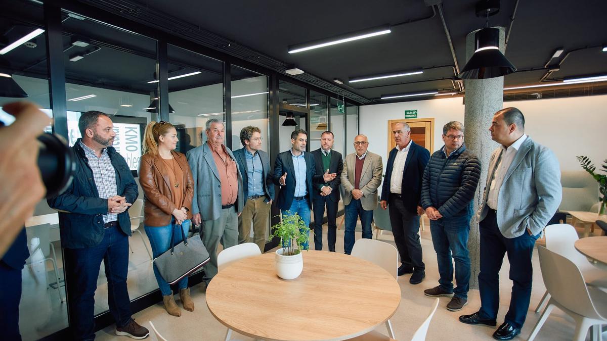 Los alcaldes del Norte, el presidente del Cabildo, junto a los arquitectos que han hecho el proyecto.