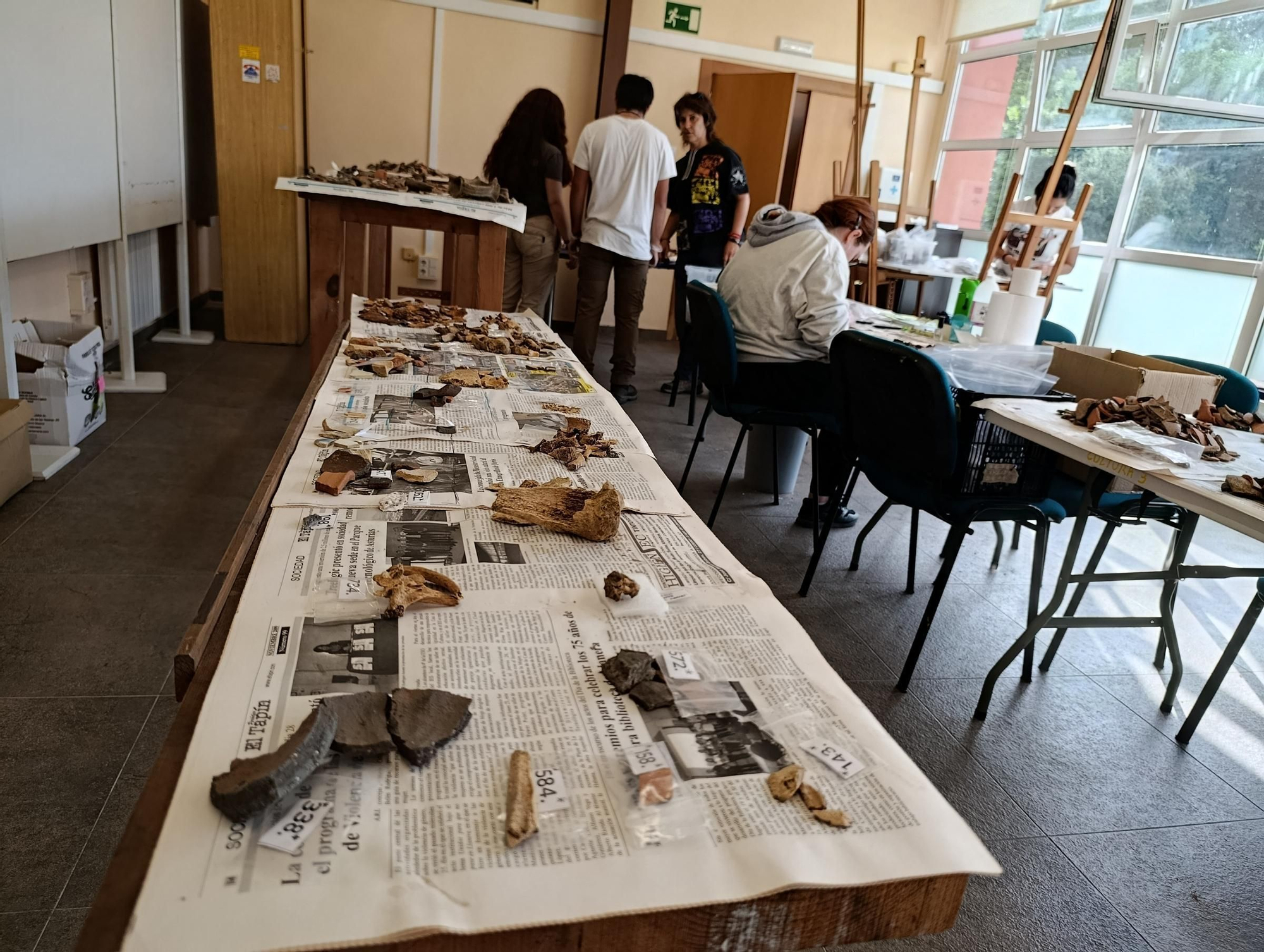 Así se trabaja en el laboratorio de "Lucus Asturum" en Villabona