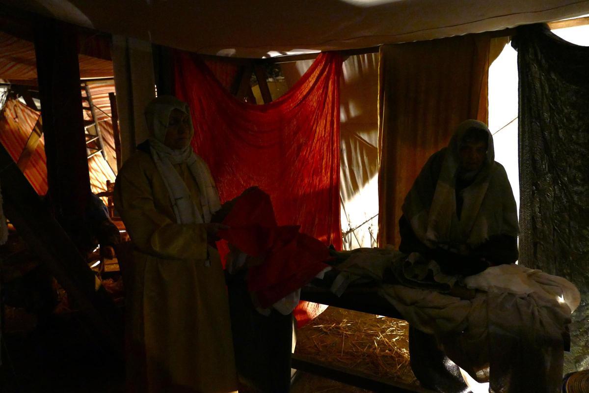 La 42a edició del Pessebre Vivent de Peralada manté viva la tradició recorrent el centre històric del poble