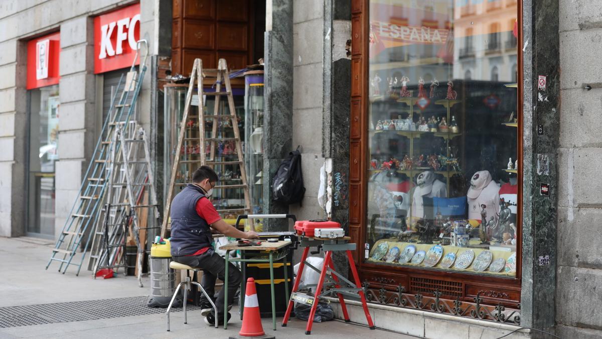 Las empresas canarias tardan 89 días en pagar a sus proveedores.