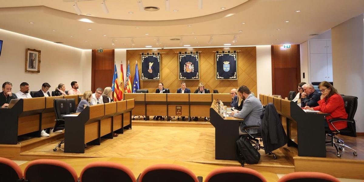 Imagen del pleno extraordinario celebrado este jueves por la corporación municipal de Burriana.