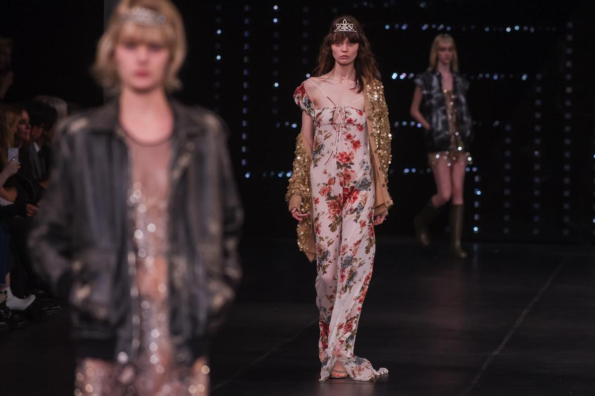 PFW: Saint Laurent Primavera/Verano 2016,  vestido de paillets