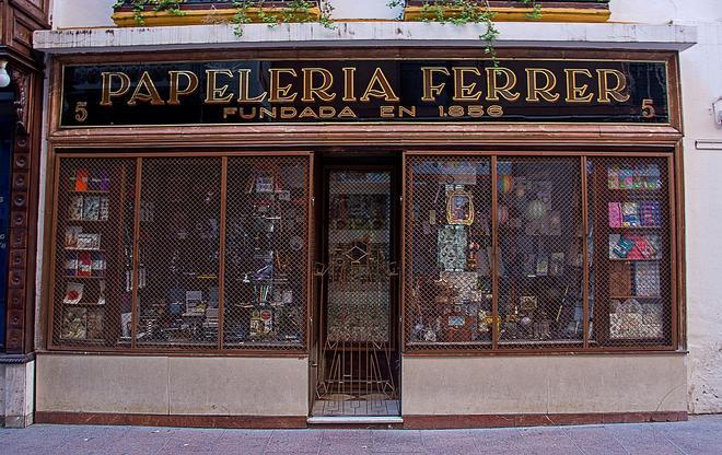 Papelería Ferrer, en la calle Sierpes de Sevilla.