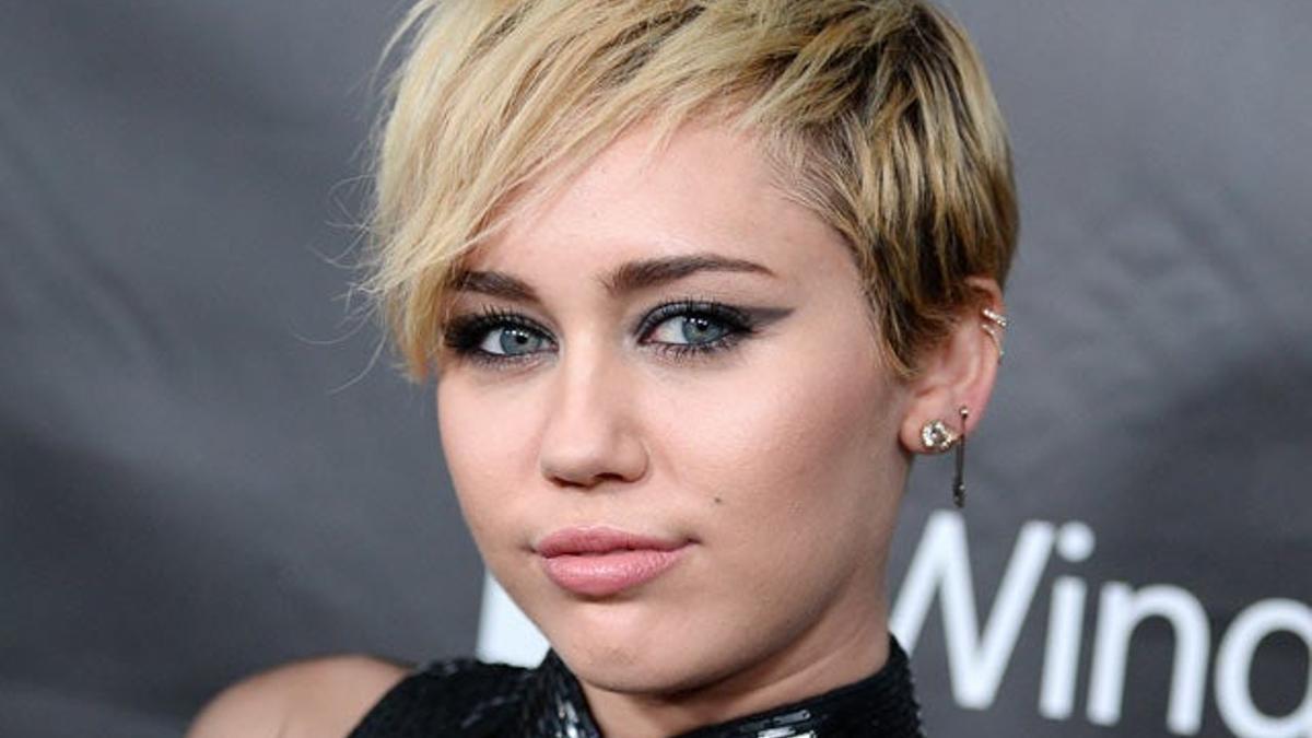 Miley Cyrus le echa el ojo al hijo de Schwarzenegger