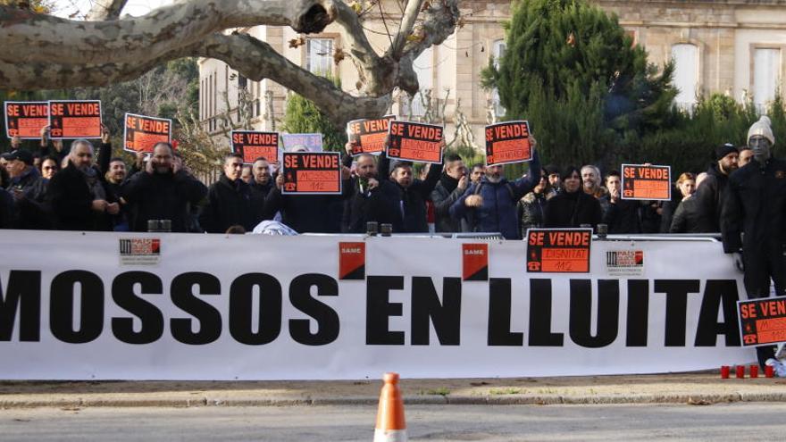 La protesta de Mossos d&#039;Esquadra davant del Parlament