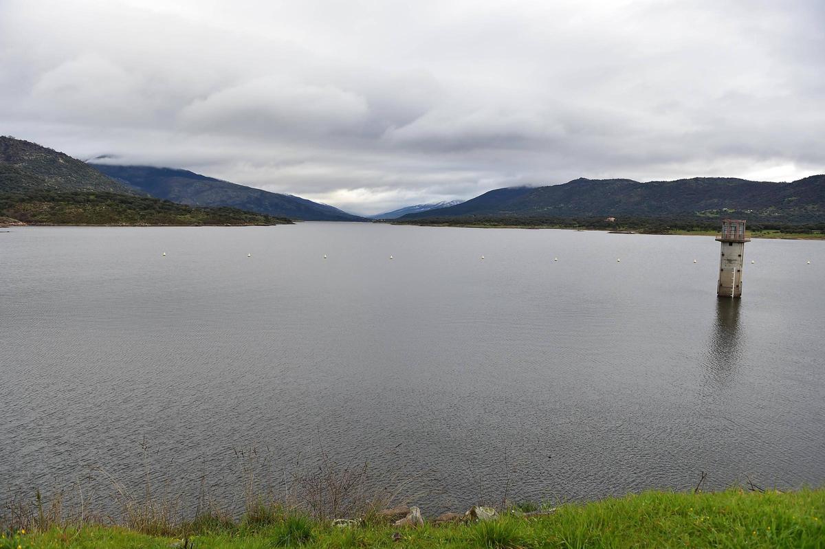 Embalse Jerte-Plasencia, que desde yaer ha ganado unos cinco hectómetros cúbicos.