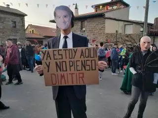 Carnaval de Villanueva de Valrojo: El consejero Suárez-Quiñones "se niega" a dimitir por los incendios de Zamora
