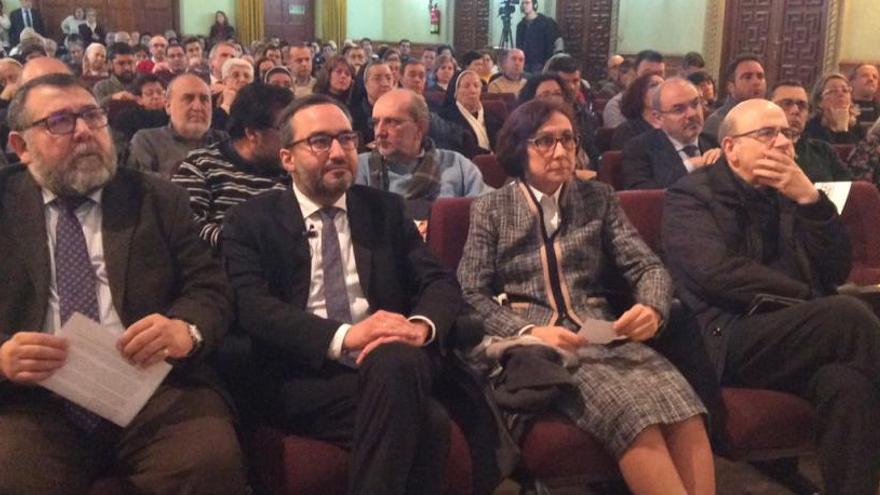 Asistentes a la conferencia del abogado Muñoz de Priego