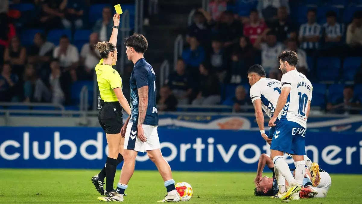 Un CD Tenerife de guante blanco: líder en puntuación y también en juego limpio