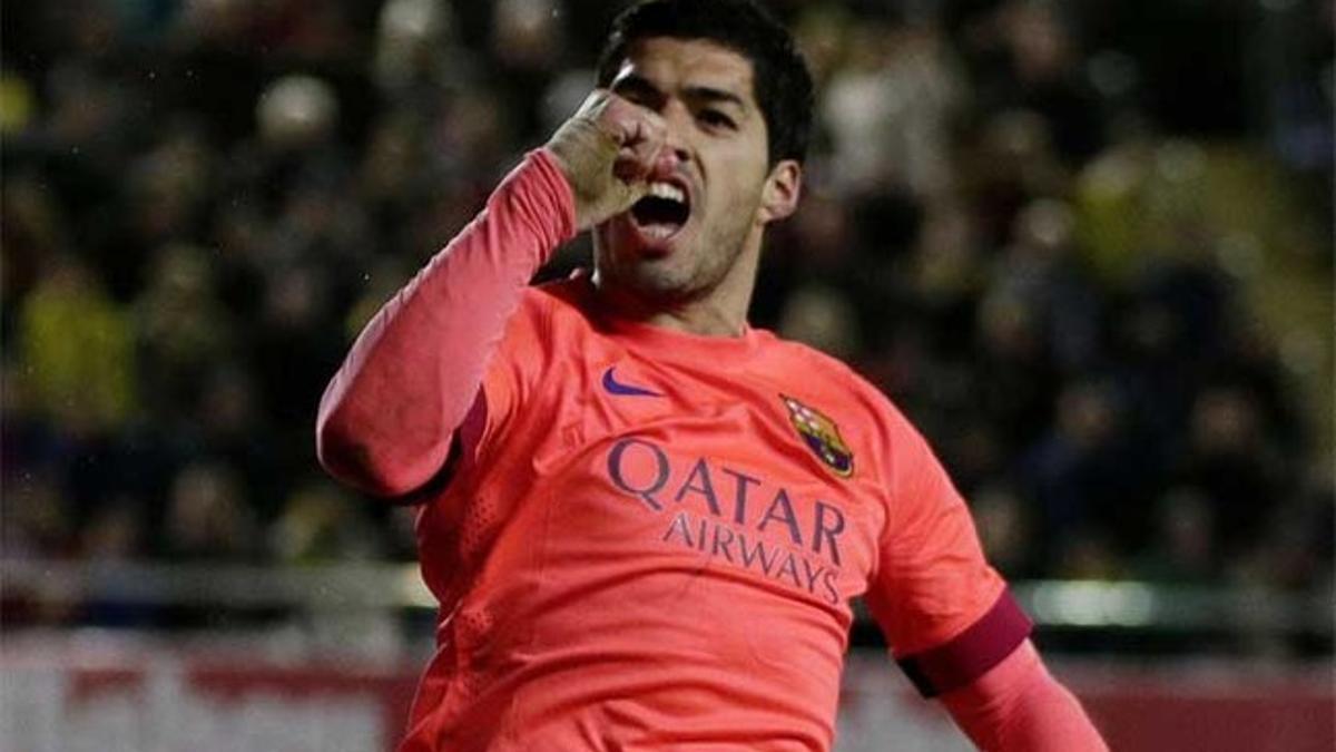 Luis Suárez celebra su gol ante el Villarreal, el segundo del Barça