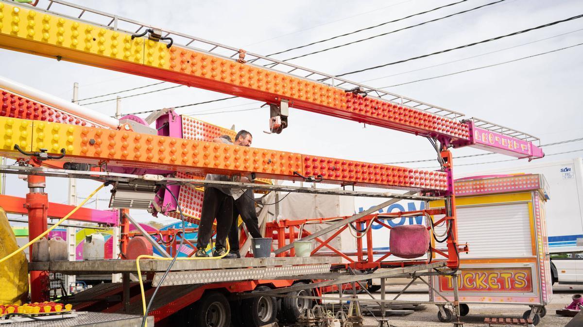 VÍDEO | Montaje de atracciones de la Feria de Sevilla de 2026