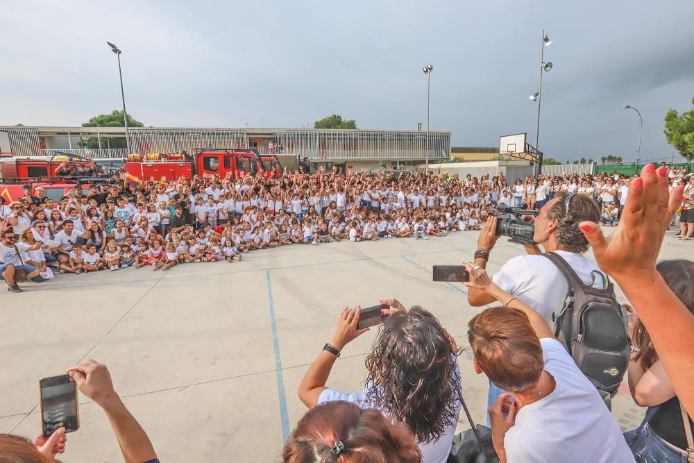 Orihuela despide a la UME entre vítores y aplausos