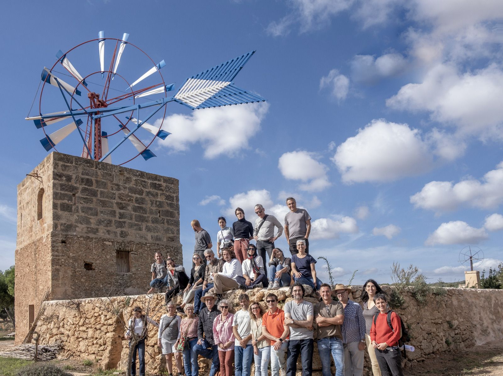 Los participantes visitaron el molino de viento de Cal Tió de Son Pelat, en el Pla de Sant Jordi.