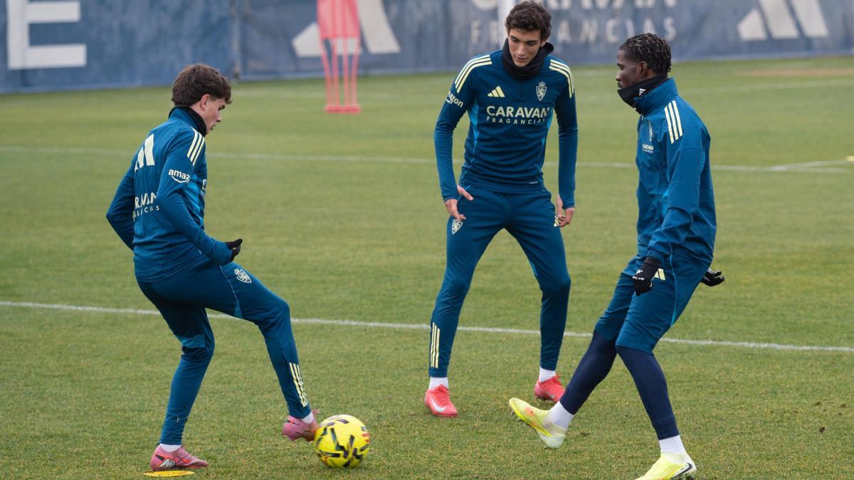 Pinilla, Juan Sebastián y Akouokou, en la sesión del pasado lunes.