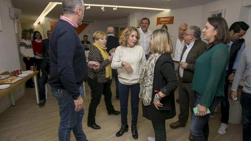 La sede de Ciudadanos en Alicante se llenó de incredulidad y decepción a medida que se conocieron los resultados.