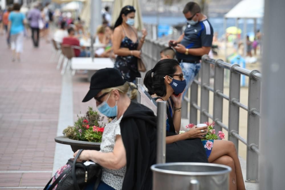 Las mascarillas invaden Las Canteras