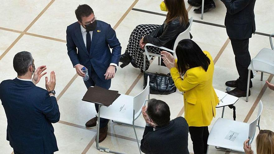 Pere Aragonès, aplaudit per diferents diputats d&#039;ERC aquest passat dimarts al Parlament