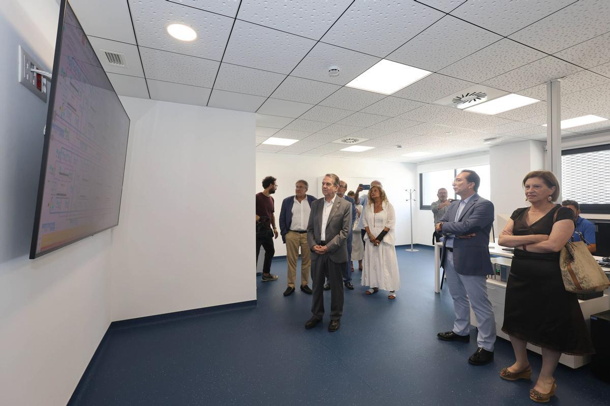 Abel Caballero en las instalaciones de la potabilizadora ETAP de O Casal