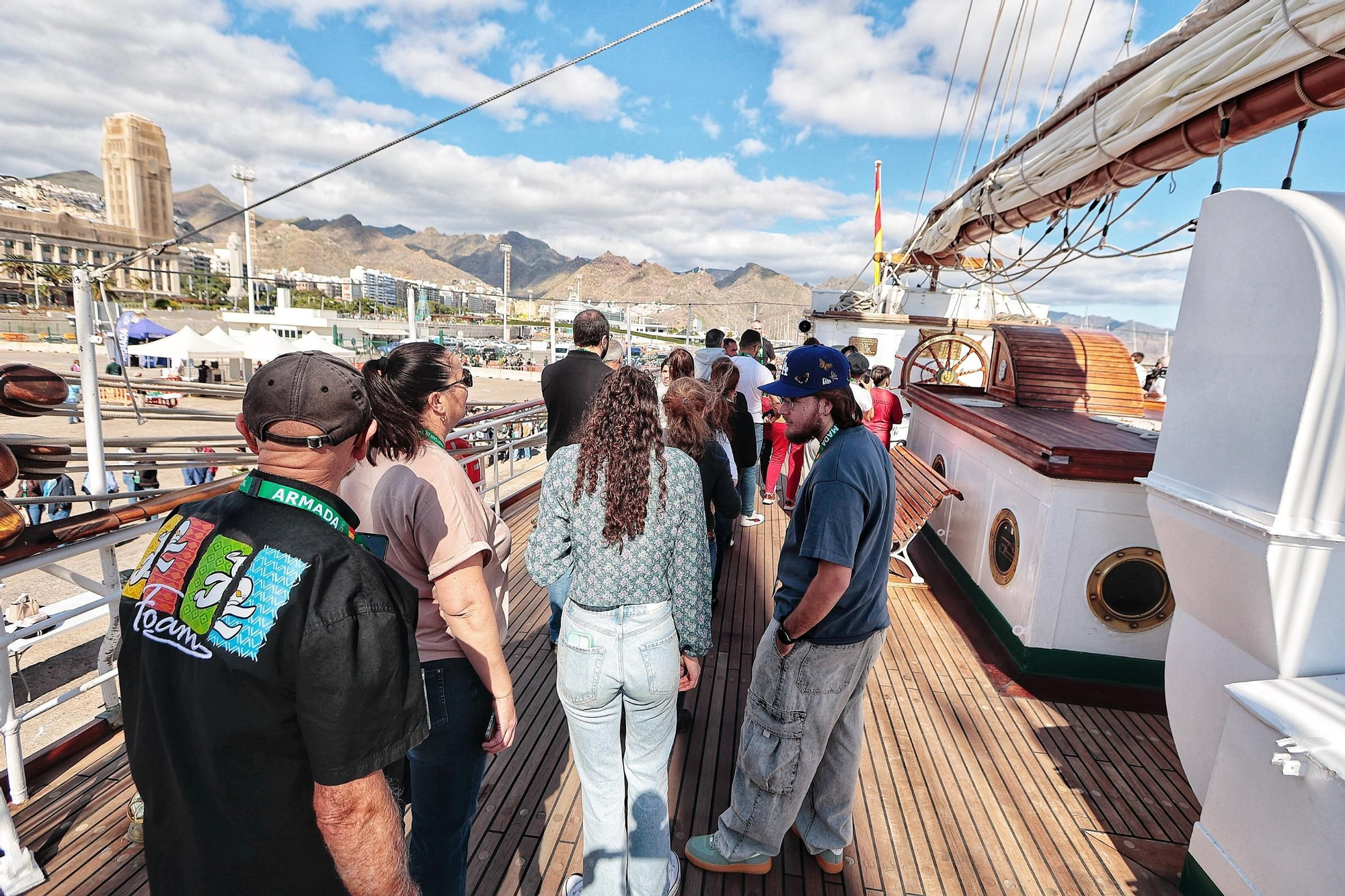 Queues outside the Juan Sebatián Elcano, the ship on which Princess Leonor was trained