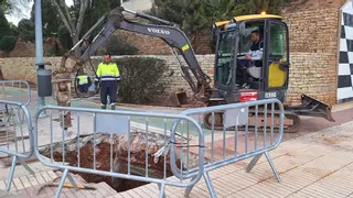 Vila-real inicia la obra para desviar la tubería del agua que reventó en el Pont de la Gallega