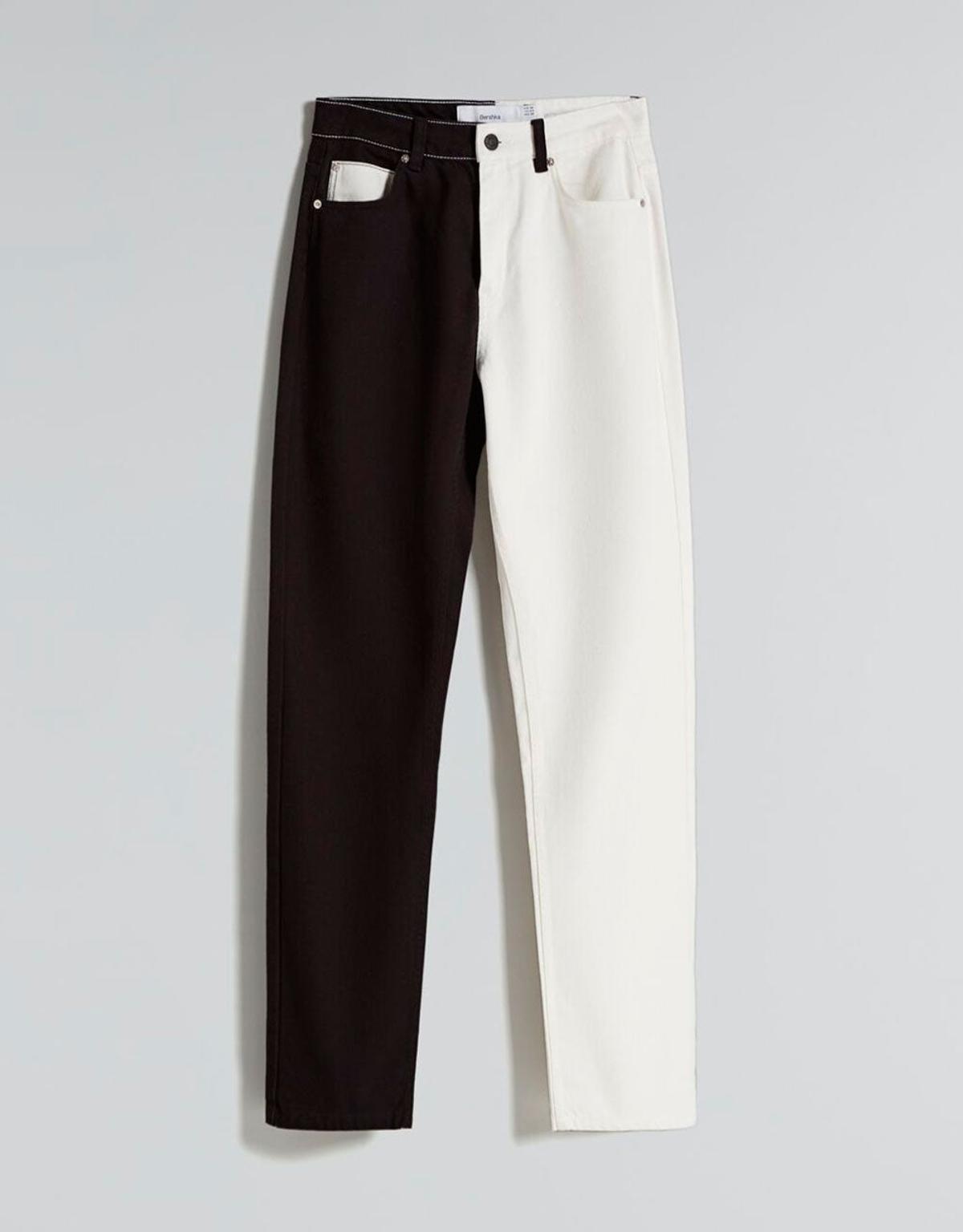Jeans blanco y negro de Bershka (precio: 25,99 euros)