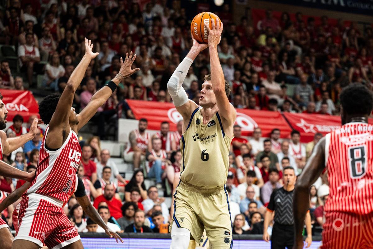 Vesely aportó puntos en la primera mitad ante UCAM Murcia