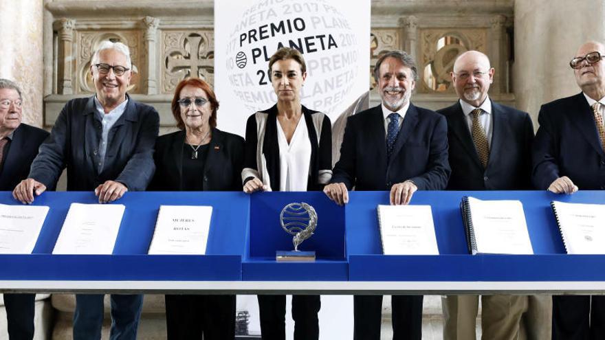 El &#039;procés&#039; copa la víspera de los Premios Planeta