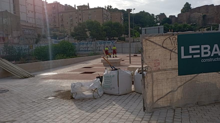 La plaza de la Merced recupera el acerado mientras avanza el proyecto para el Astoria