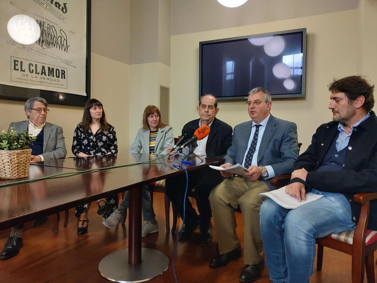Jurado del premio, formado por Juan Pastor Giménez, Bibiana Collado Cabrera, Ada Soriano Lidón, Francisco Javier Díez de Revenga, Aitor Larrabide y Joaquín Juan Penalva.