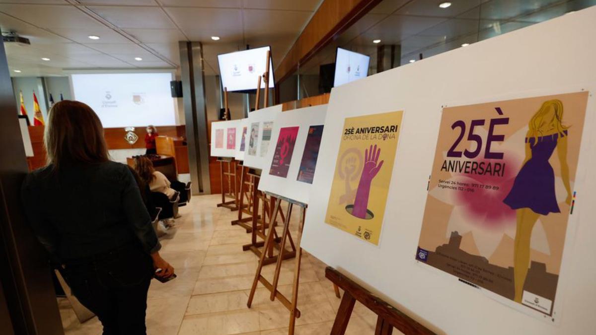 Algunos de los carteles que han participado en el certamen.