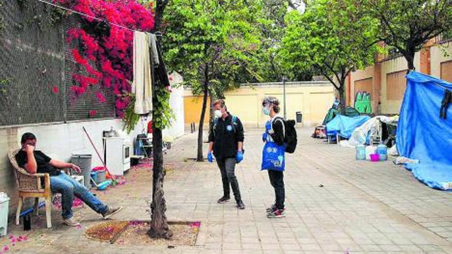 Intervención de Metges del Món en el centro de la ciudad de València. | LEVANTE-EMV