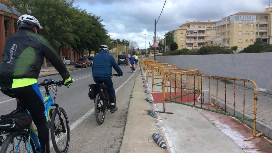 Las obras «se tragan» el carril bici de Dénia