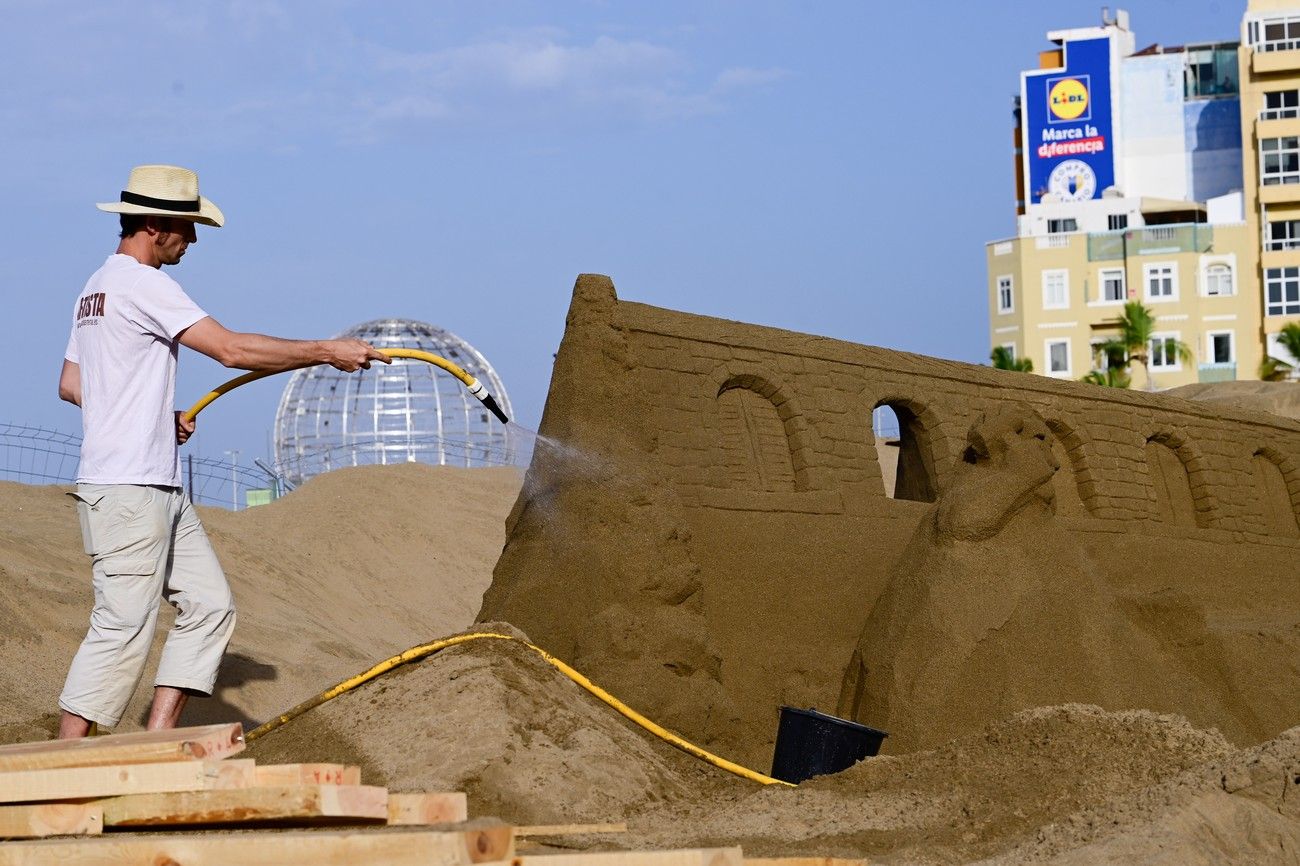 Preparación del Belén de Arena de Las Canteras