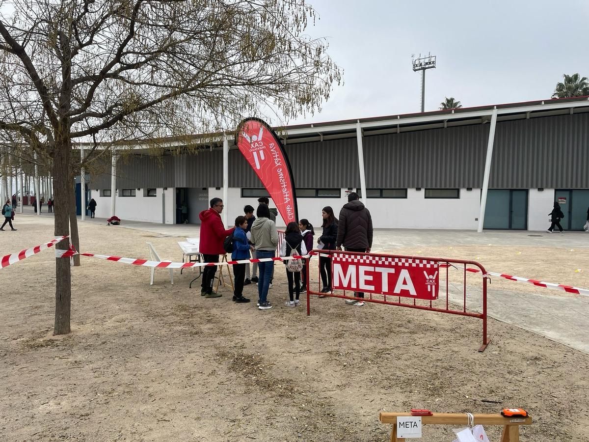 Participantes en la prueba del CAX Orientació de la Lliga Escolar, en Les Pereres.