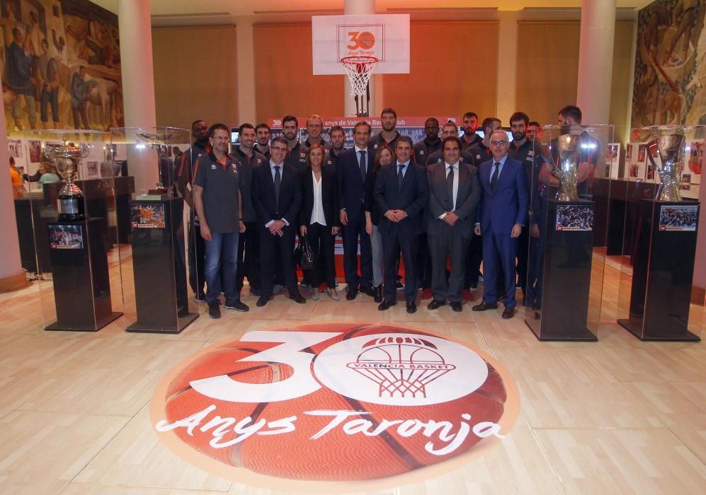 Todas la imágenes de la inauguración de la exposición '30 años de Valencia Basket'