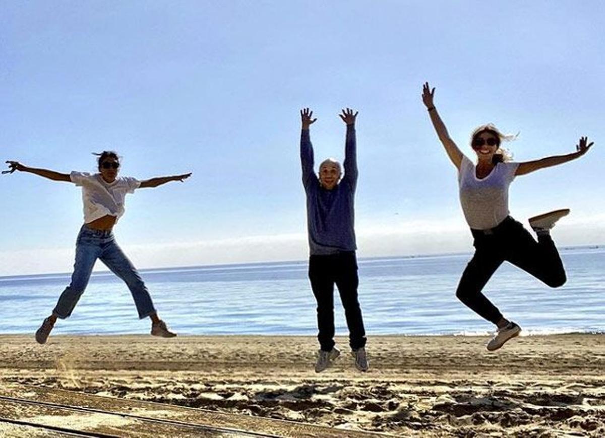 Amaia Salamanca y Maribel Verdú en una playa almeriense